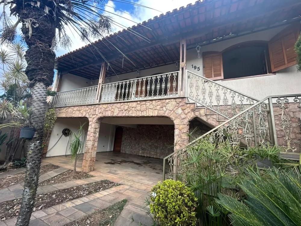 Casa, 4 quartos, 309 m² - Foto 1