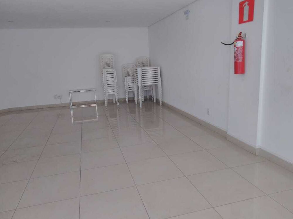 Apartamento à venda com 3 quartos, 18m² - Foto 2