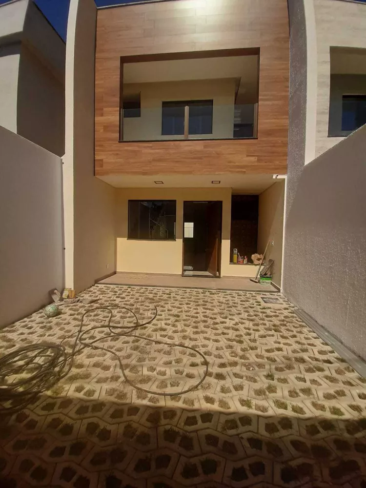 Casa à venda com 3 quartos, 80m² - Foto 1