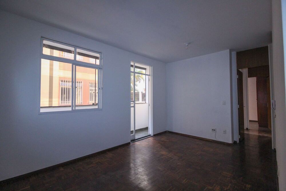 Apartamento à venda com 3 quartos, 75m² - Foto 2