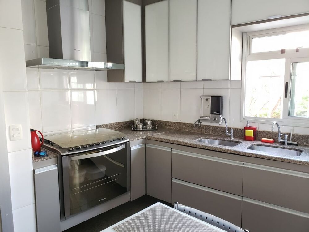 Apartamento à venda com 4 quartos, 170m² - Foto 2