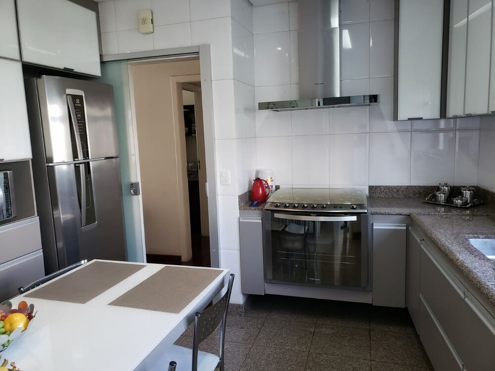 Apartamento à venda com 4 quartos, 170m² - Foto 1