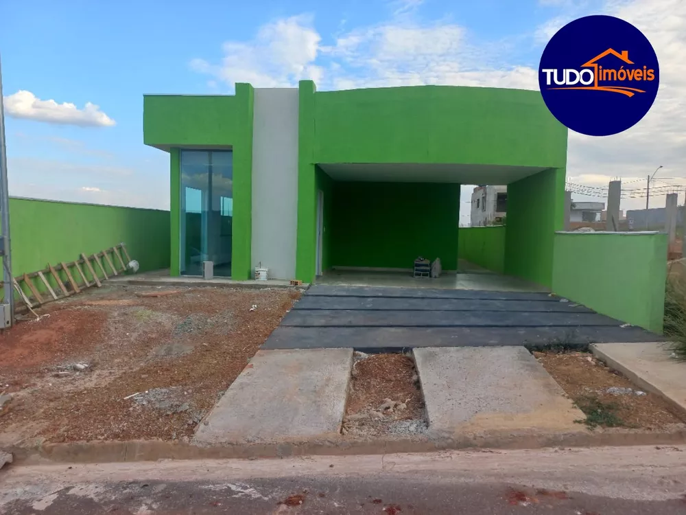 Casa de Condomínio à venda com 3 quartos, 250m² - Foto 1