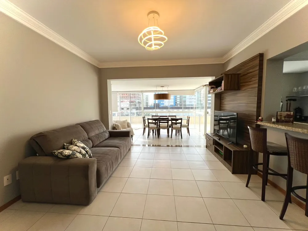 Apartamento, 3 quartos, 242 m² - Foto 2