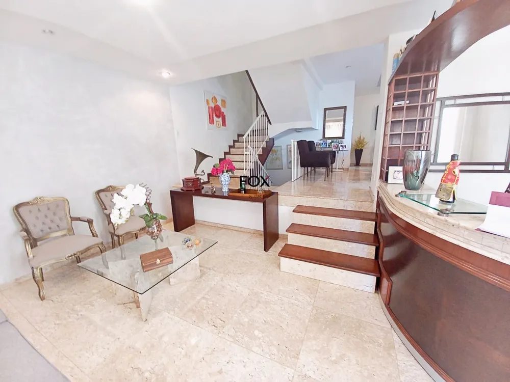 Casa, 5 quartos, 325 m² - Foto 1