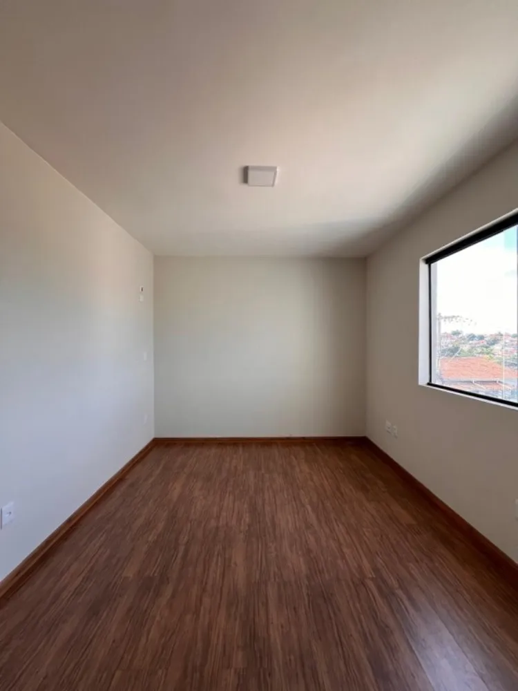 Casa, 3 quartos, 167 m² - Foto 2