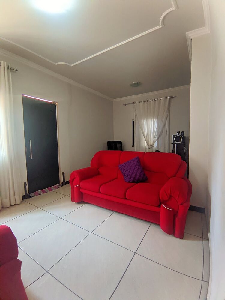 Casa à venda com 5 quartos, 162m² - Foto 1