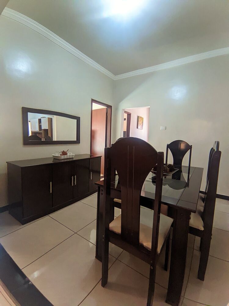 Casa à venda com 5 quartos, 162m² - Foto 4