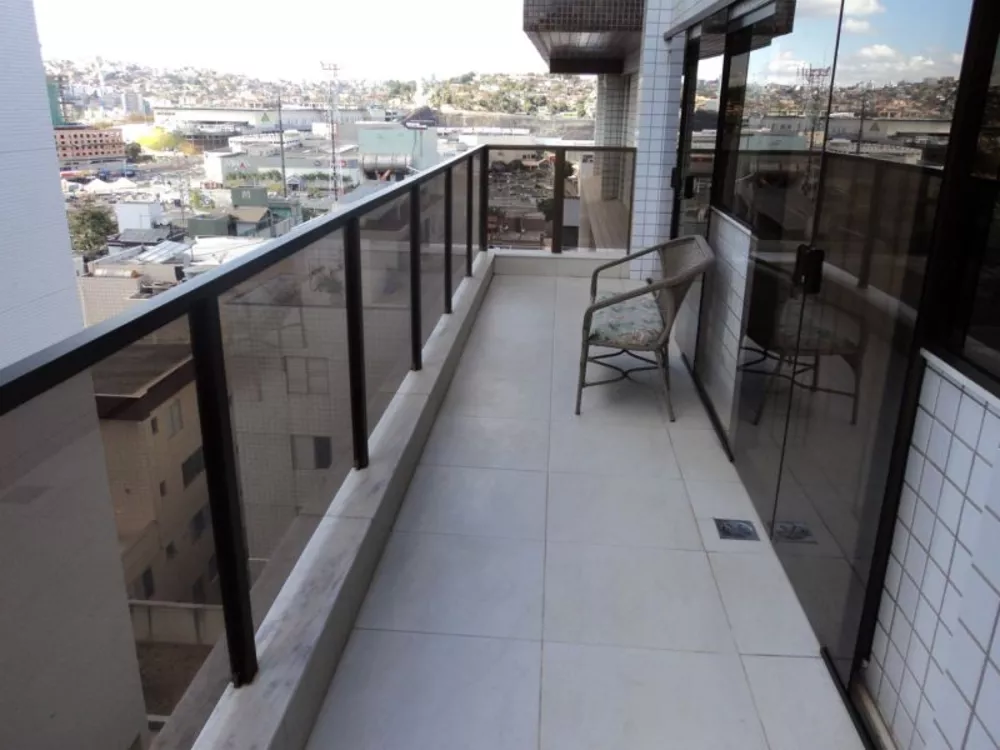 Cobertura à venda com 4 quartos, 250m² - Foto 4