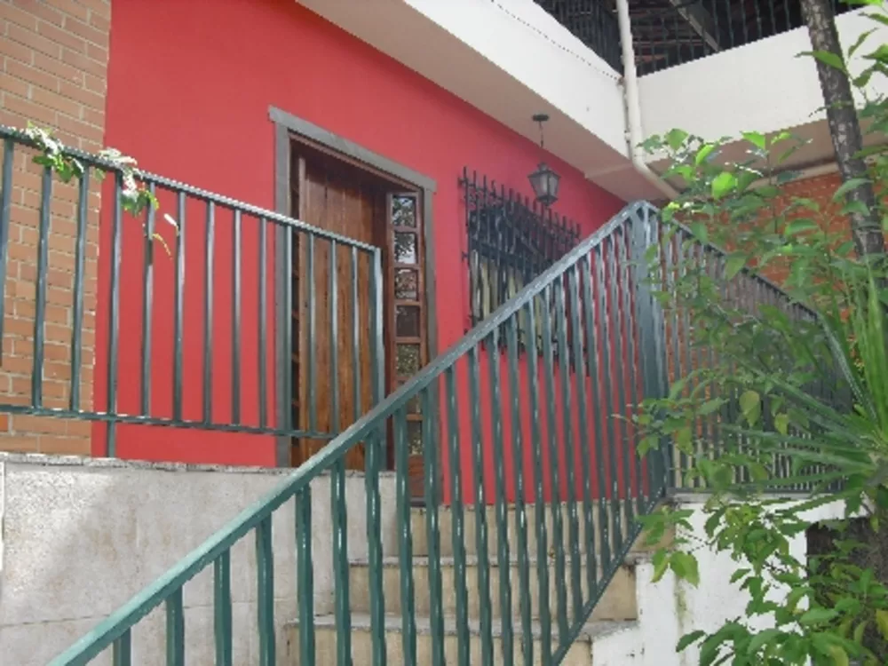 Casa à venda com 3 quartos, 300m² - Foto 1