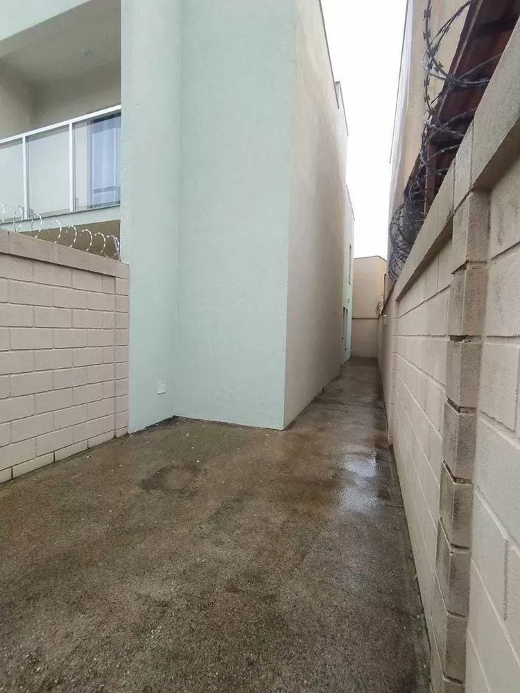 Casa à venda com 2 quartos, 90m² - Foto 3