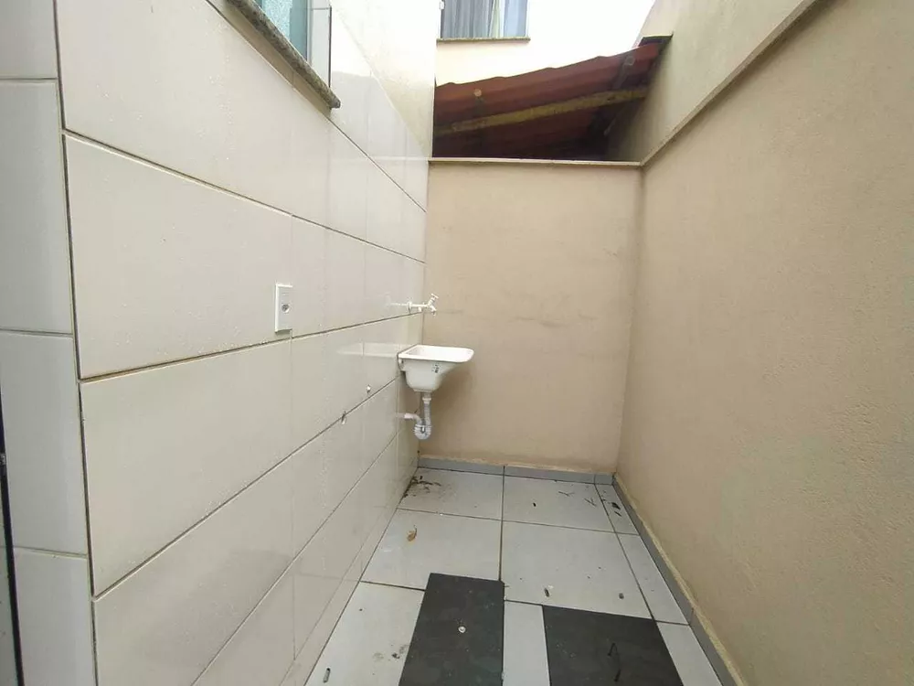 Casa à venda com 2 quartos, 90m² - Foto 8