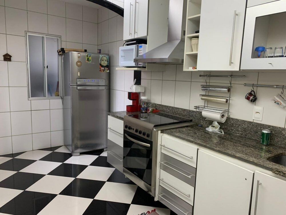 Casa à venda com 3 quartos, 880m² - Foto 1