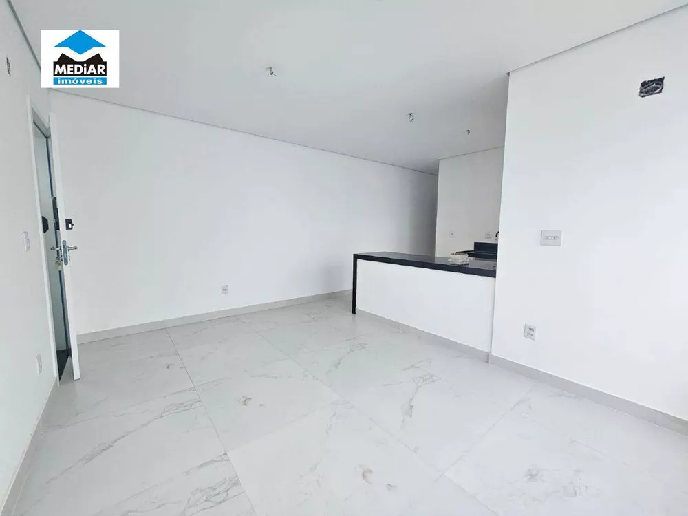 Apartamento à venda com 2 quartos, 64m² - Foto 2