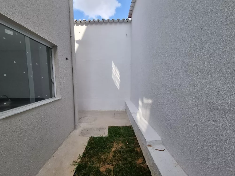 Casa à venda com 2 quartos, 64m² - Foto 4