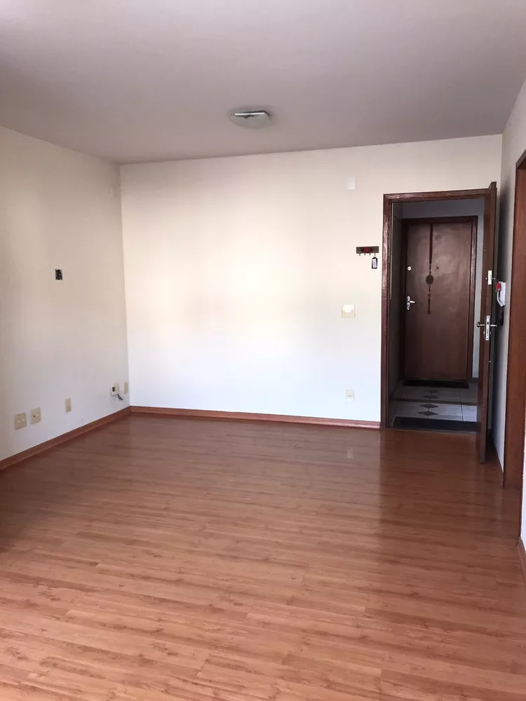 Apartamento para alugar com 3 quartos, 80m² - Foto 5