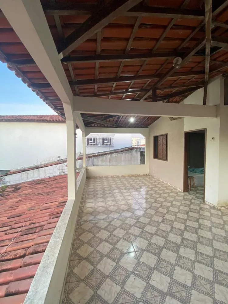 Casa à venda com 3 quartos, 215m² - Foto 2