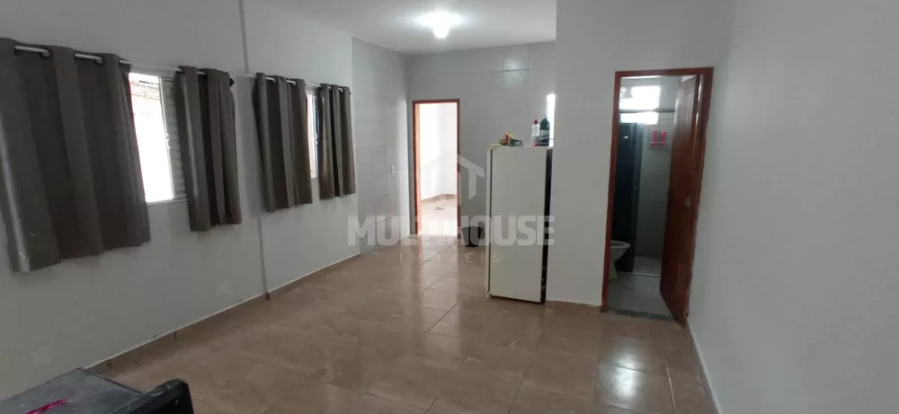 Casa à venda com 2 quartos, 133m² - Foto 2