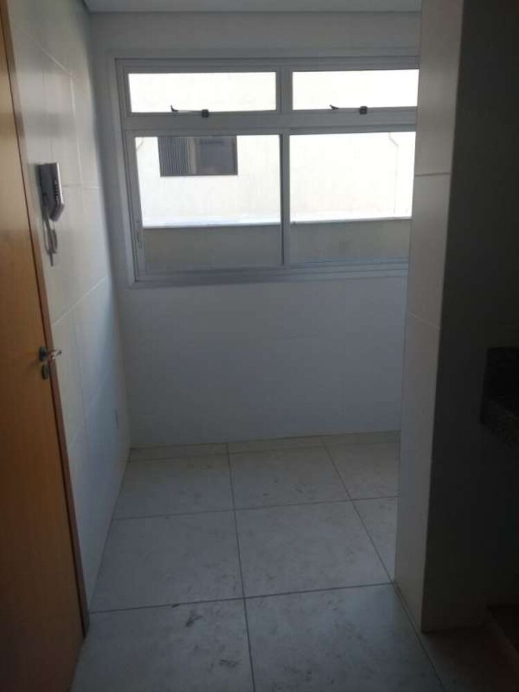 Apartamento à venda com 2 quartos, 67m² - Foto 3