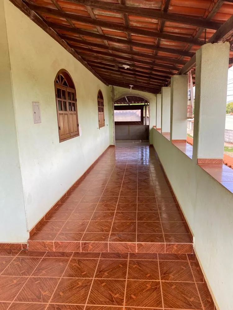 Casa à venda com 3 quartos, 360m² - Foto 1