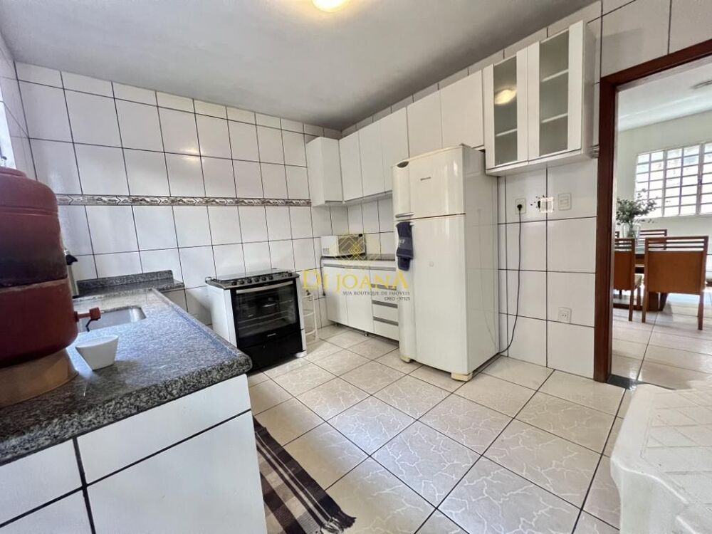 Casa à venda com 5 quartos, 360m² - Foto 2