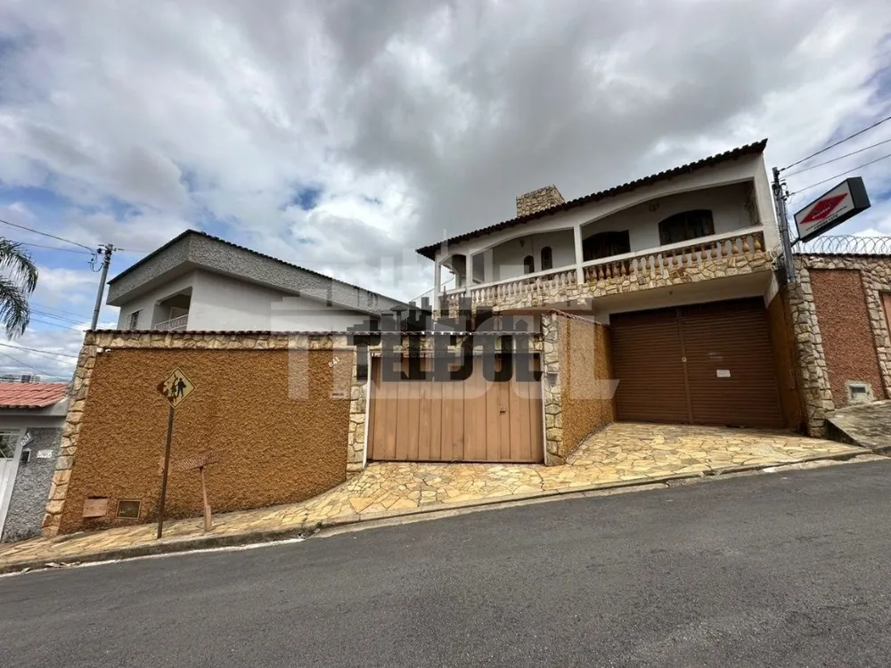 Casa, 3 quartos, 328 m² - Foto 1