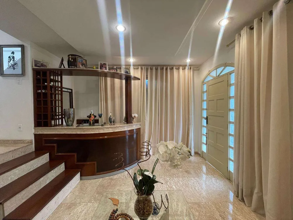 Casa, 5 quartos, 325 m² - Foto 1