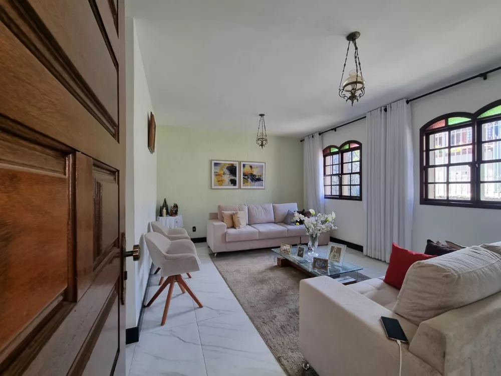 Casa à venda com 3 quartos, 263m² - Foto 2