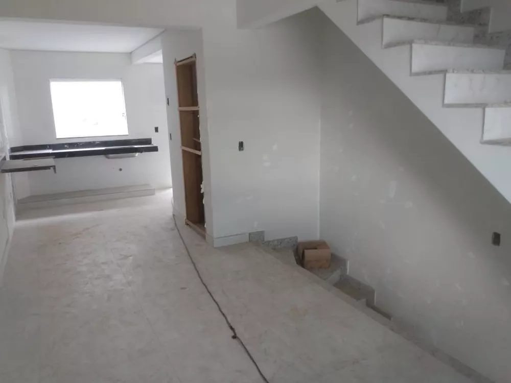 Casa à venda com 2 quartos, 83m² - Foto 2