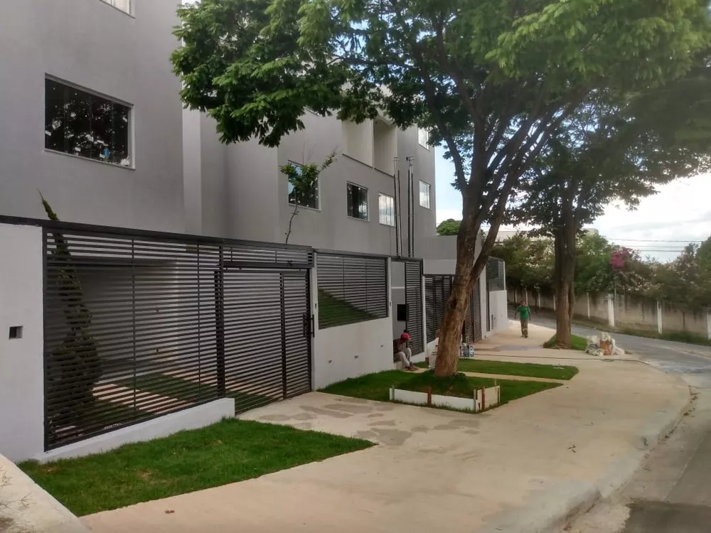 Casa à venda com 2 quartos, 83m² - Foto 1