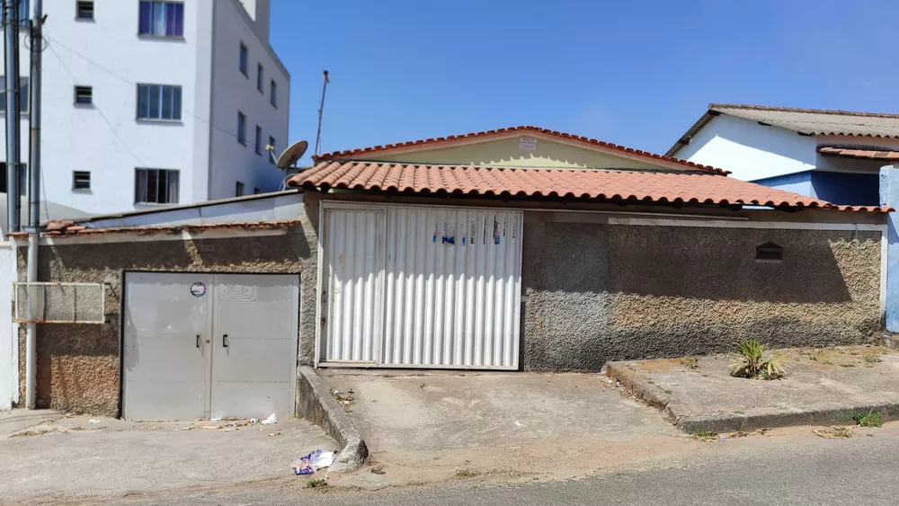 Casa à venda com 9 quartos, 360m² - Foto 1