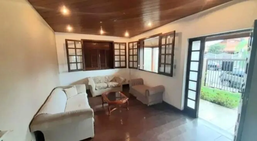 Casa, 5 quartos, 210 m² - Foto 1