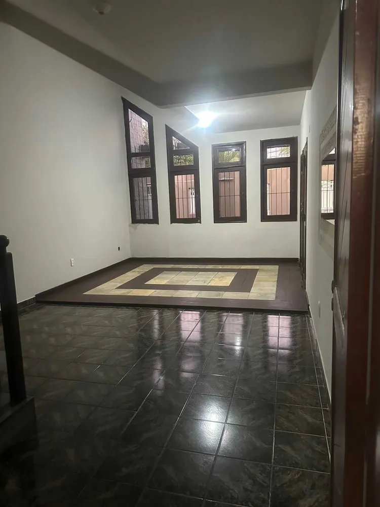 Casa, 4 quartos, 300 m² - Foto 1