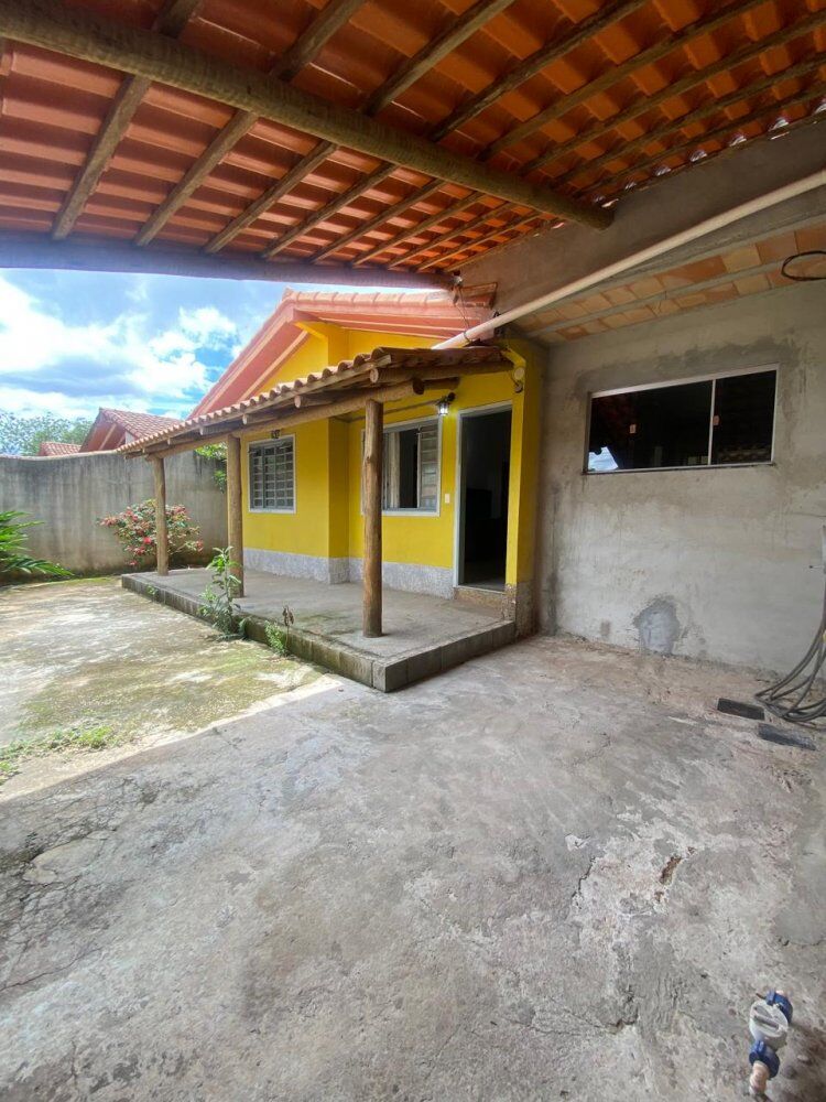 Casa à venda com 3 quartos, 250m² - Foto 1