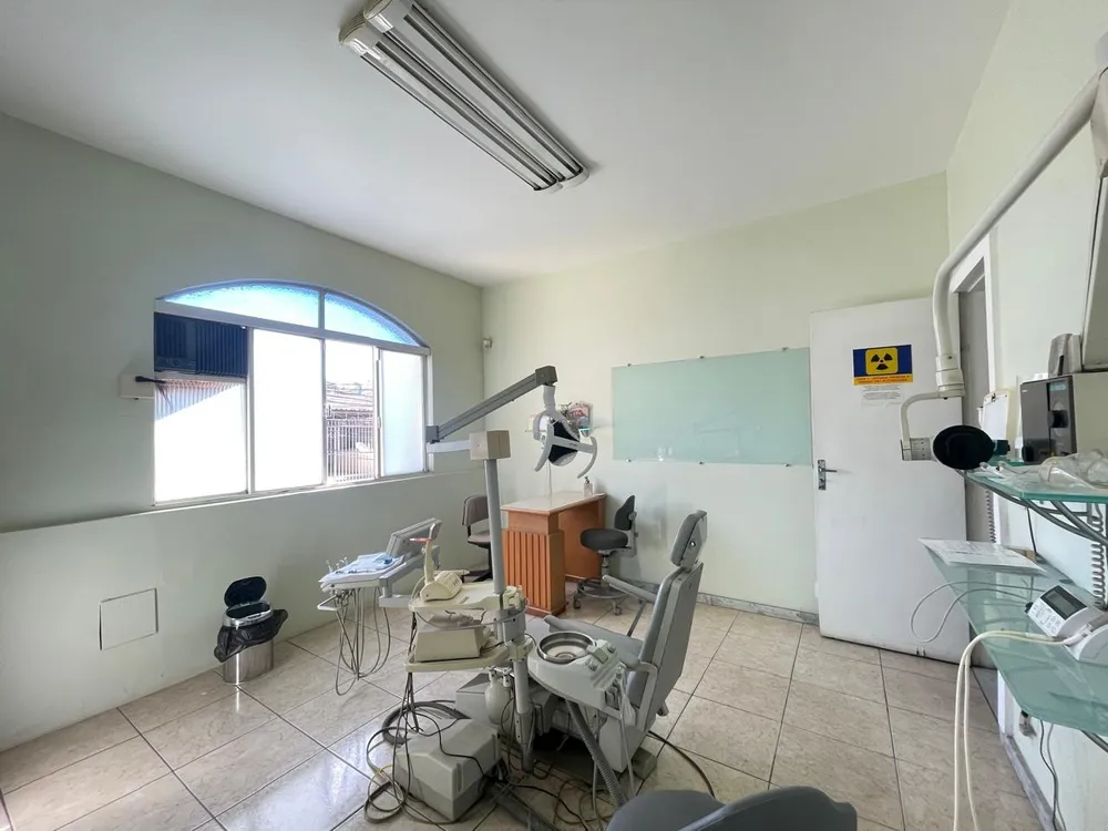 Casa, 6 quartos, 203 m² - Foto 1
