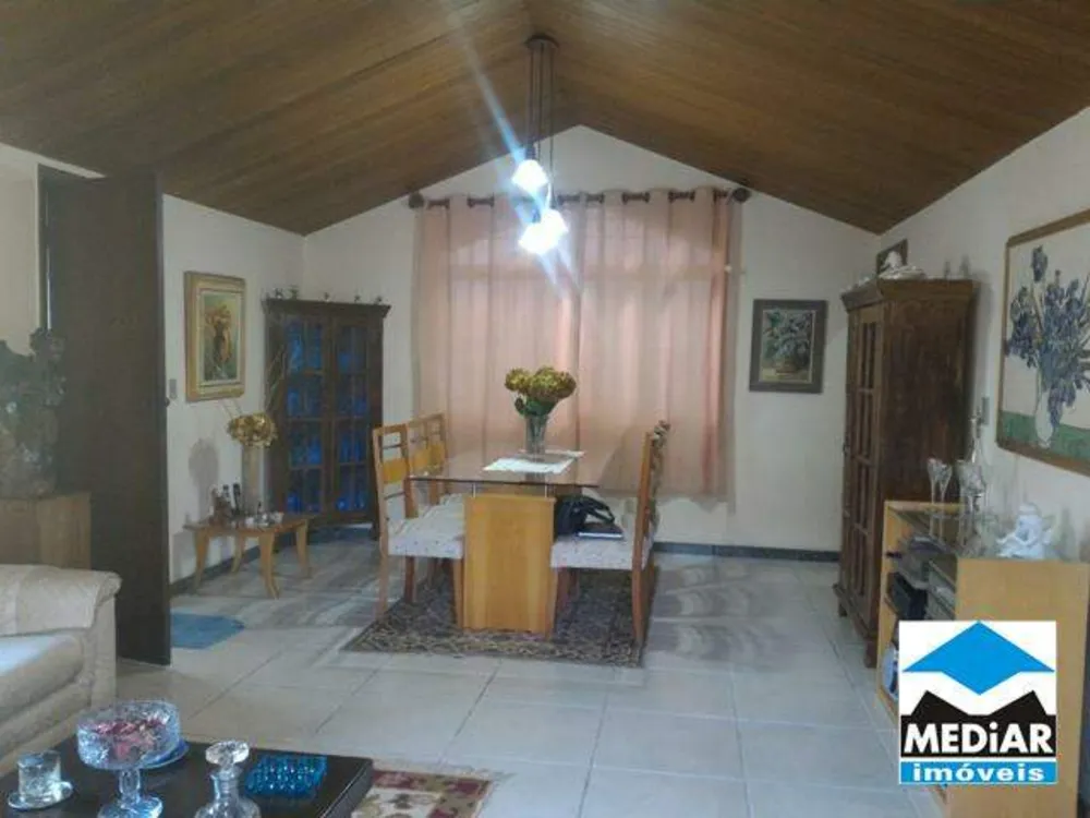 Casa, 3 quartos, 334 m² - Foto 1