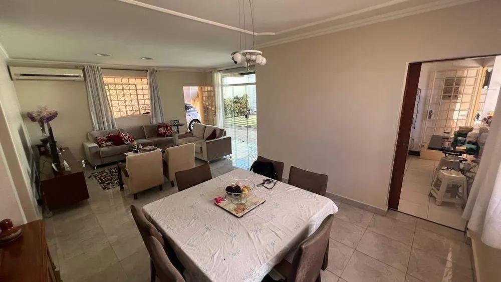 Casa, 3 quartos, 194 m² - Foto 2