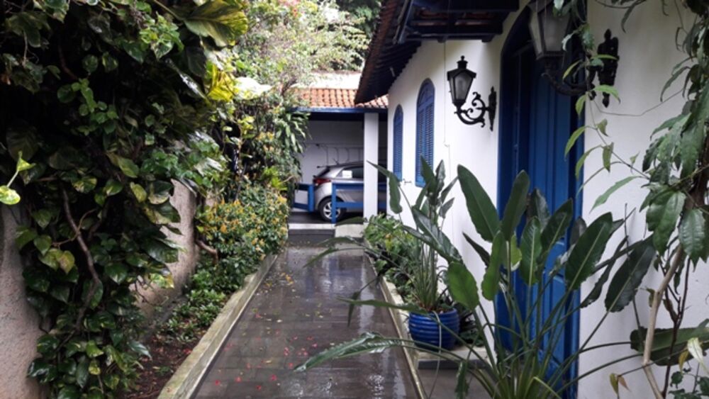 Casa à venda com 3 quartos, 227m² - Foto 1