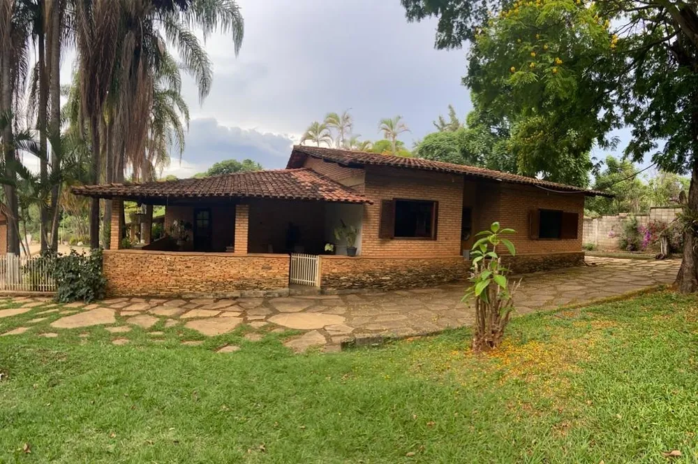 Chácara, 4 quartos, 227 m² - Foto 1