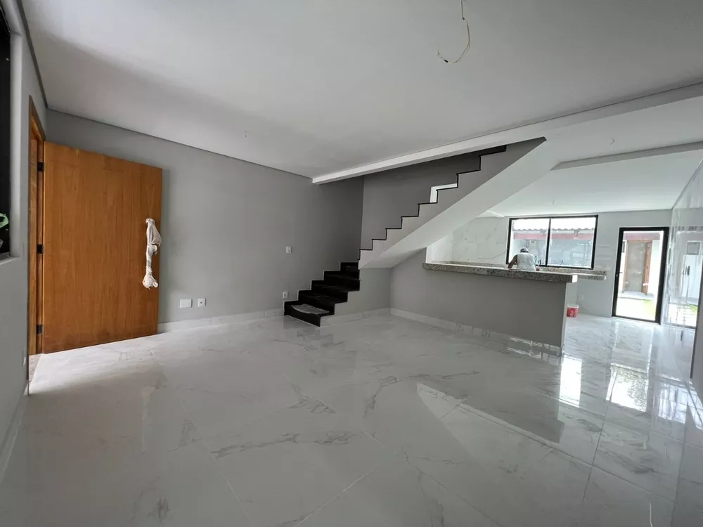 Casa à venda com 3 quartos, 135m² - Foto 2