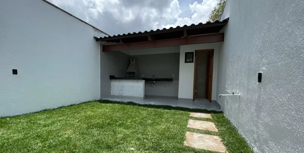 Casa à venda com 3 quartos, 135m² - Foto 1