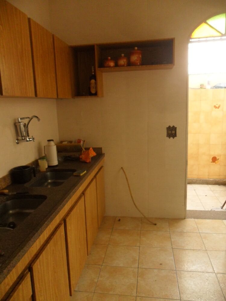 Casa à venda com 3 quartos, 242m² - Foto 1