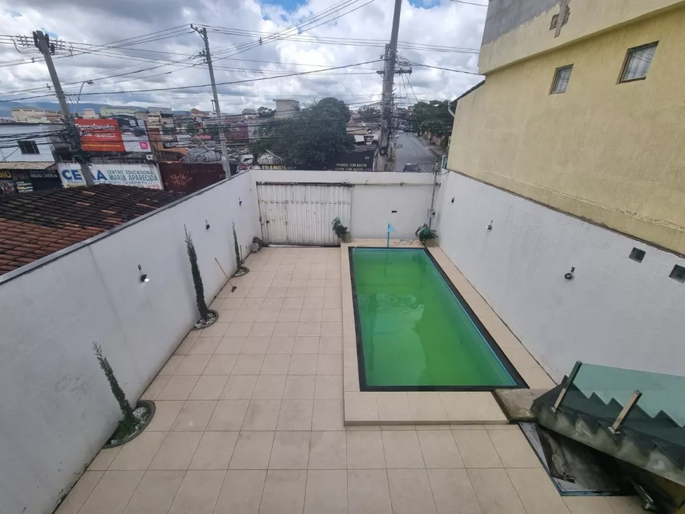 Casa à venda com 3 quartos, 220m² - Foto 1