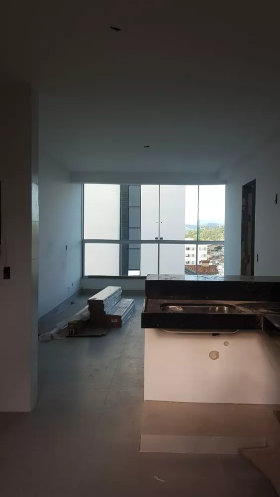 Apartamento à venda com 3 quartos, 150m² - Foto 1