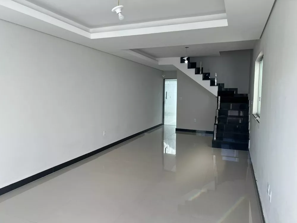 Casa à venda com 3 quartos, 150m² - Foto 1