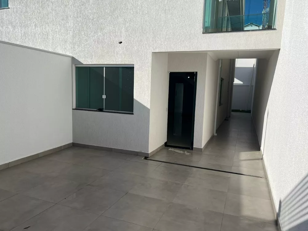 Casa à venda com 3 quartos, 150m² - Foto 2