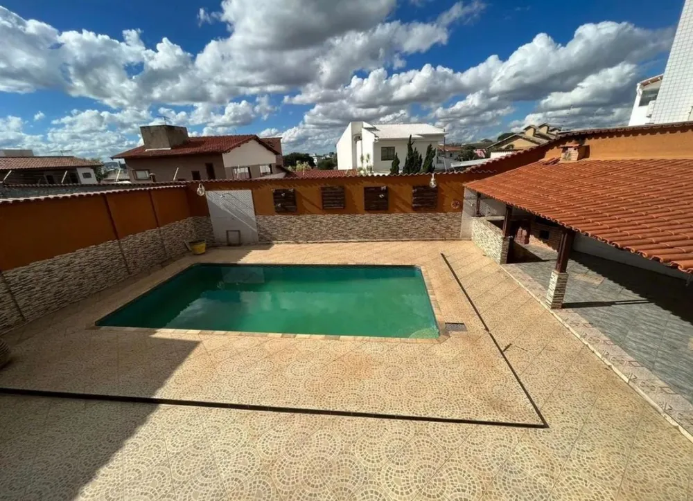 Casa, 4 quartos, 200 m² - Foto 1
