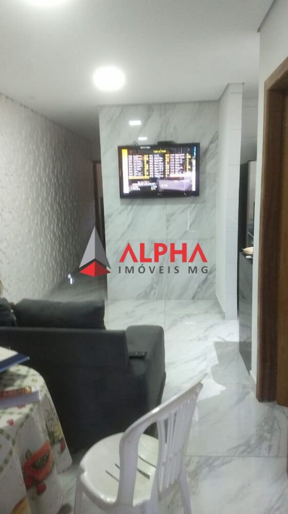 Casa à venda com 3 quartos, 100m² - Foto 1