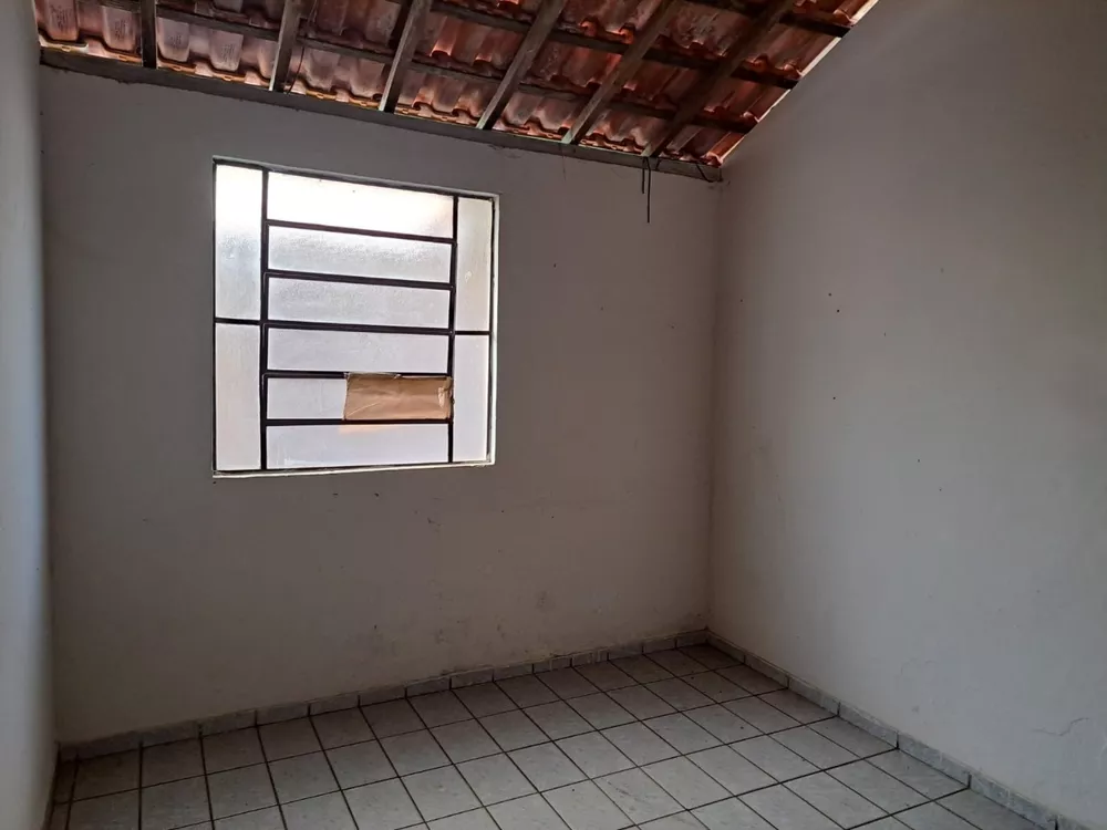 Casa à venda com 2 quartos, 47m² - Foto 4