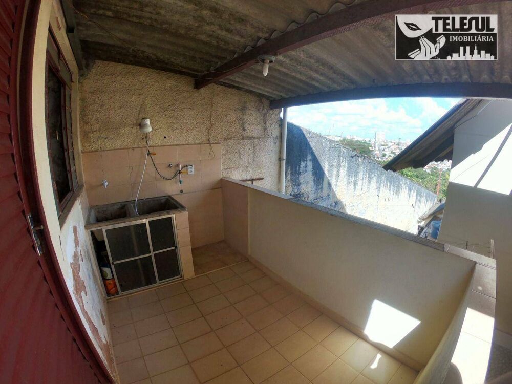 Casa à venda com 3 quartos, 250m² - Foto 1